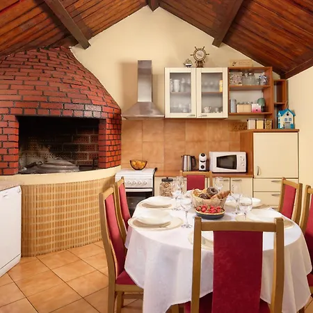 Alisa Villa