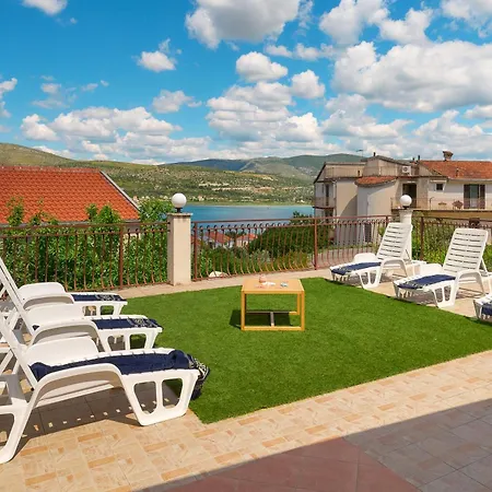 Alisa Villa